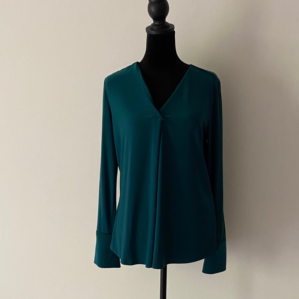White House Black Market Green V-Neck Long Sleeve Blouse.